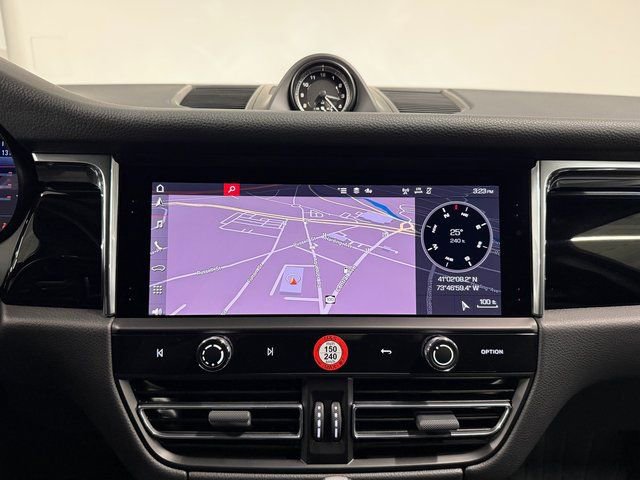 Certified 2025 Porsche Macan AWD/4WD image 19