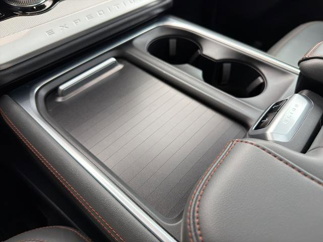 Certified 2025 Ford Expedition Active image 35