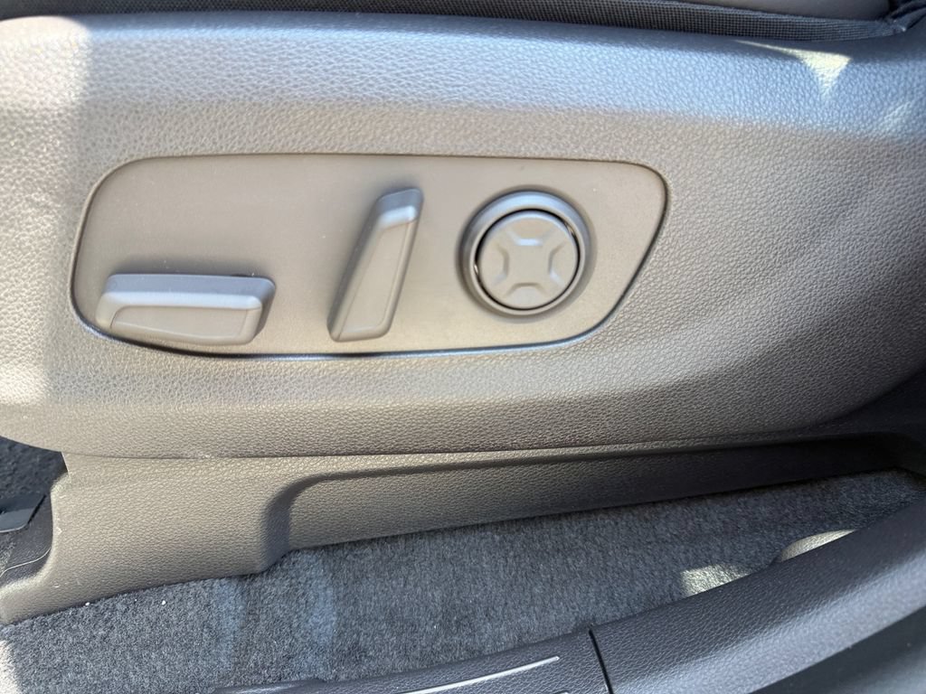 New 2027 Kia Carnival EX FWD image 16