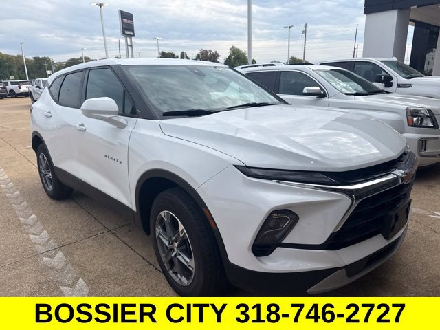 Used 2026 Chevrolet Blazer LT FWD image 3