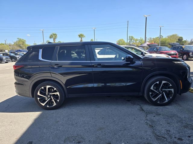 Used 2024 Mitsubishi Outlander SE image 3