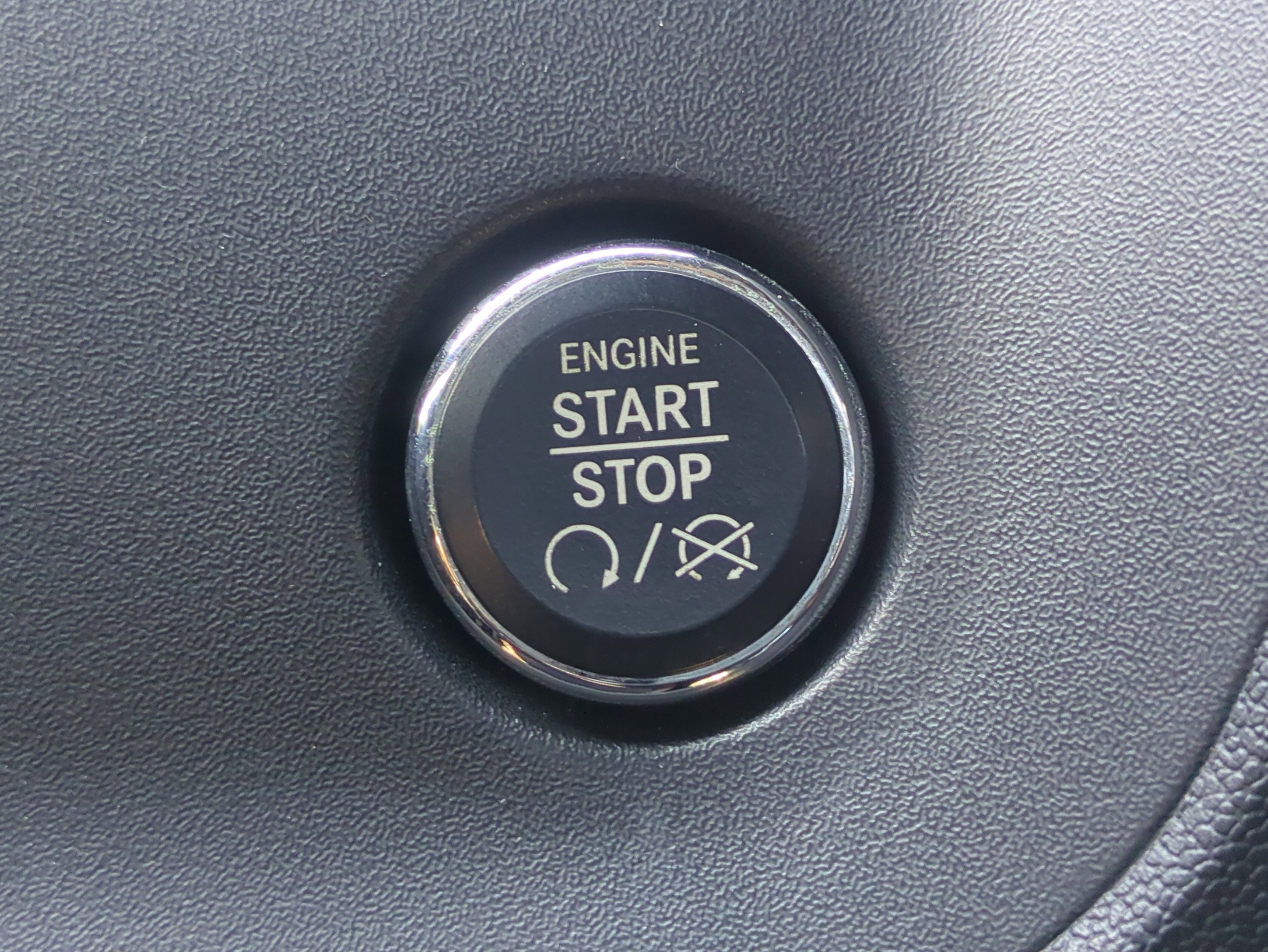 Used 2014 Dodge Challenger R/T image 30