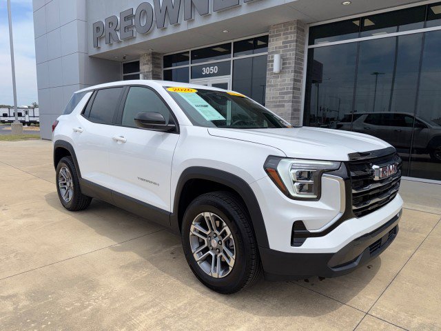 Used 2026 GMC Terrain Elevation FWD image 1