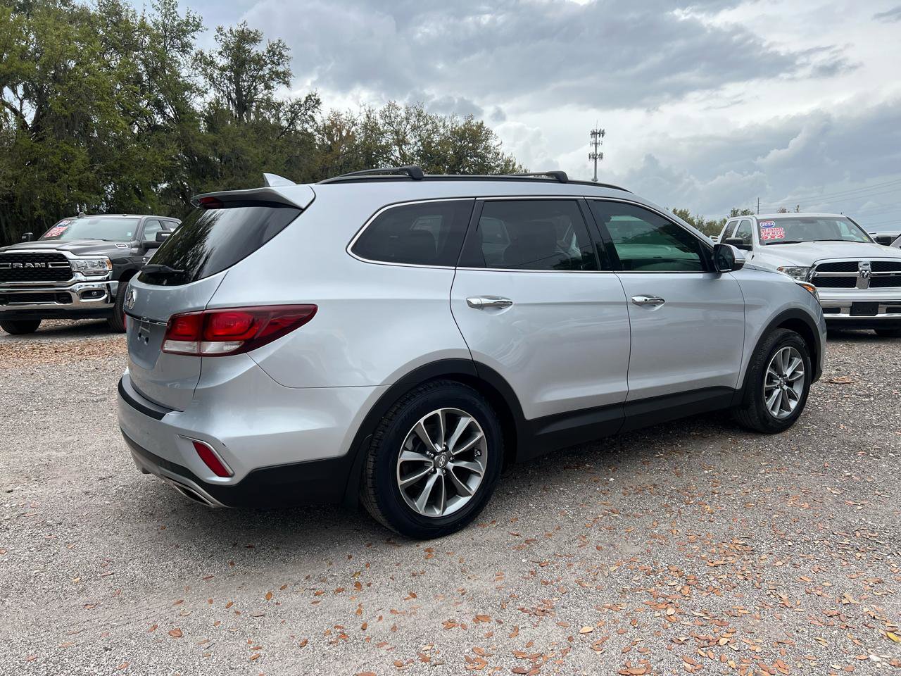 Used 2017 Hyundai Santa Fe SE w/ SE Premium Package 02 FWD image 3