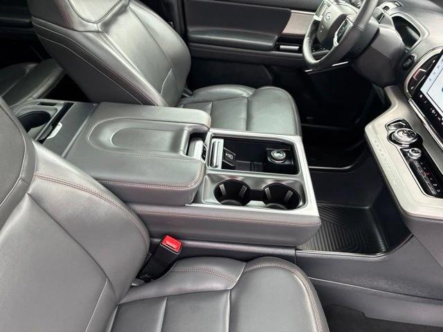 Used 2025 Ford Expedition Active AWD/4WD image 46