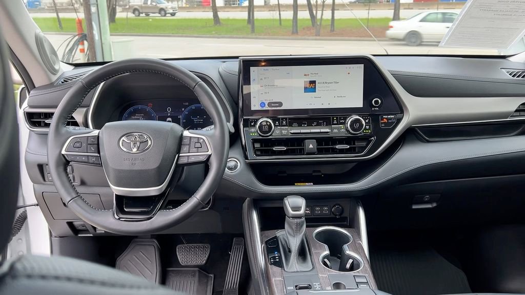 Used 2023 Toyota Highlander Limited image 21