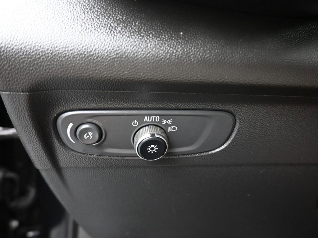 Used 2023 Buick Envision Preferred FWD image 28