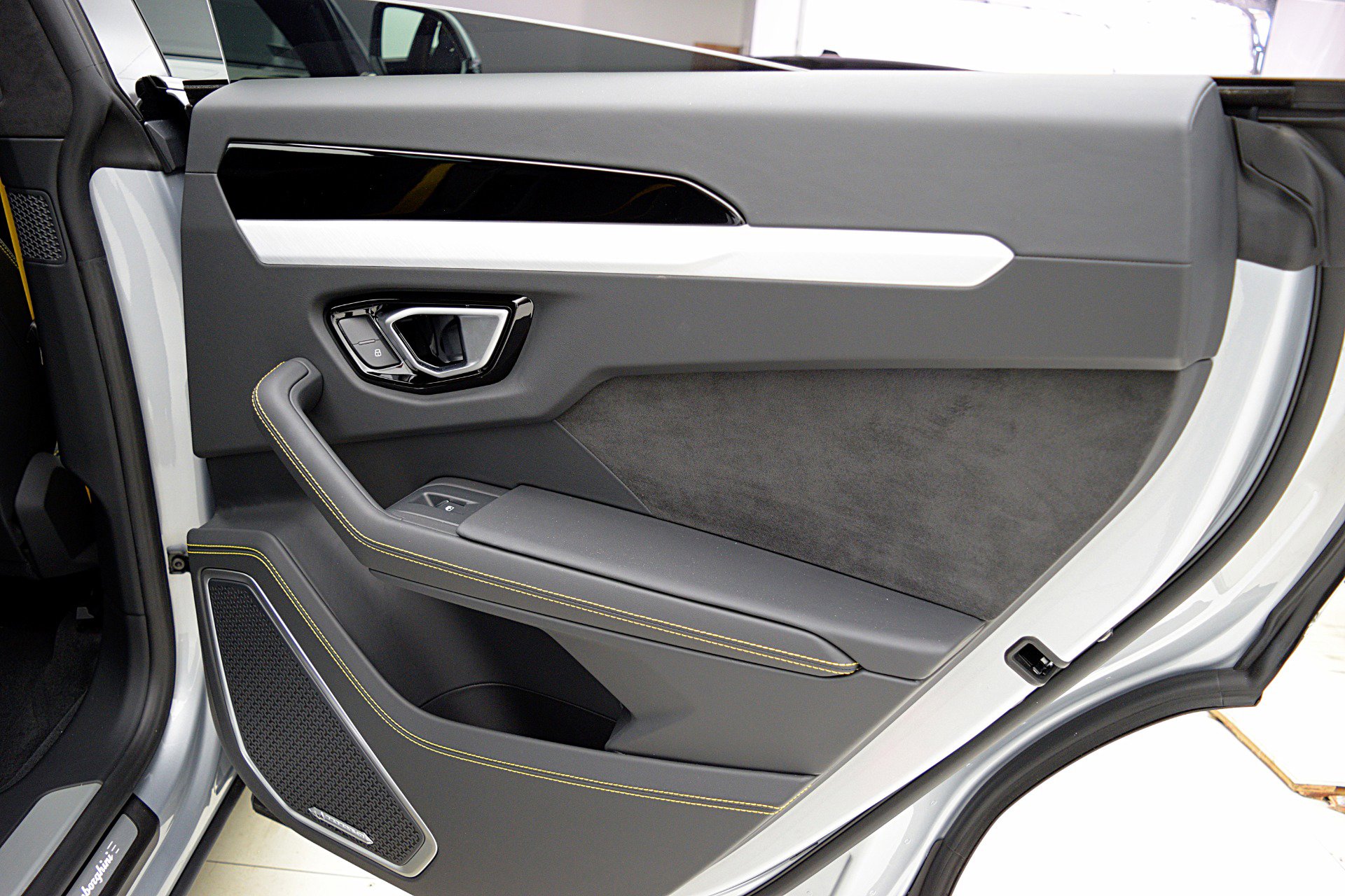 Used 2023 Lamborghini Urus S AWD/4WD image 41