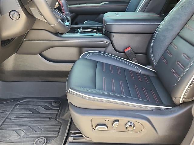 Used 2025 GMC Yukon AT4 Ultimate image 9