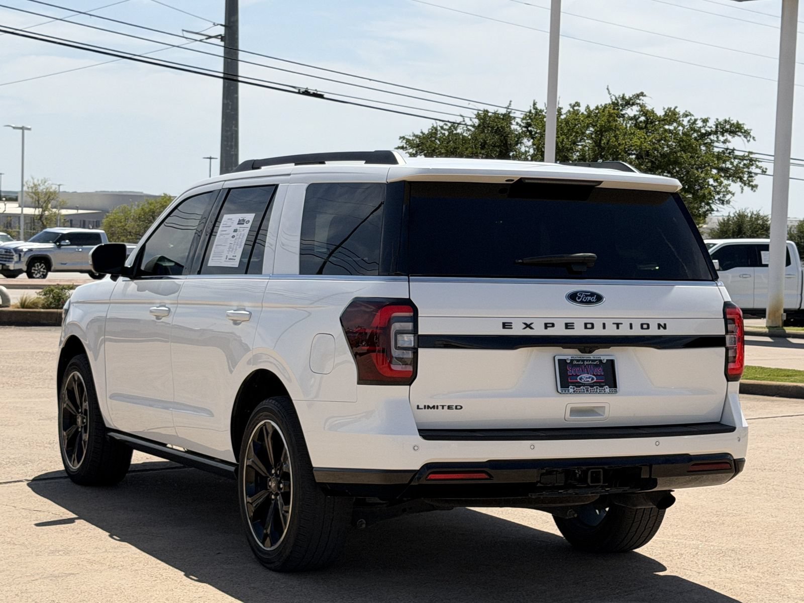 Used 2023 Ford Expedition Limited AWD/4WD image 6