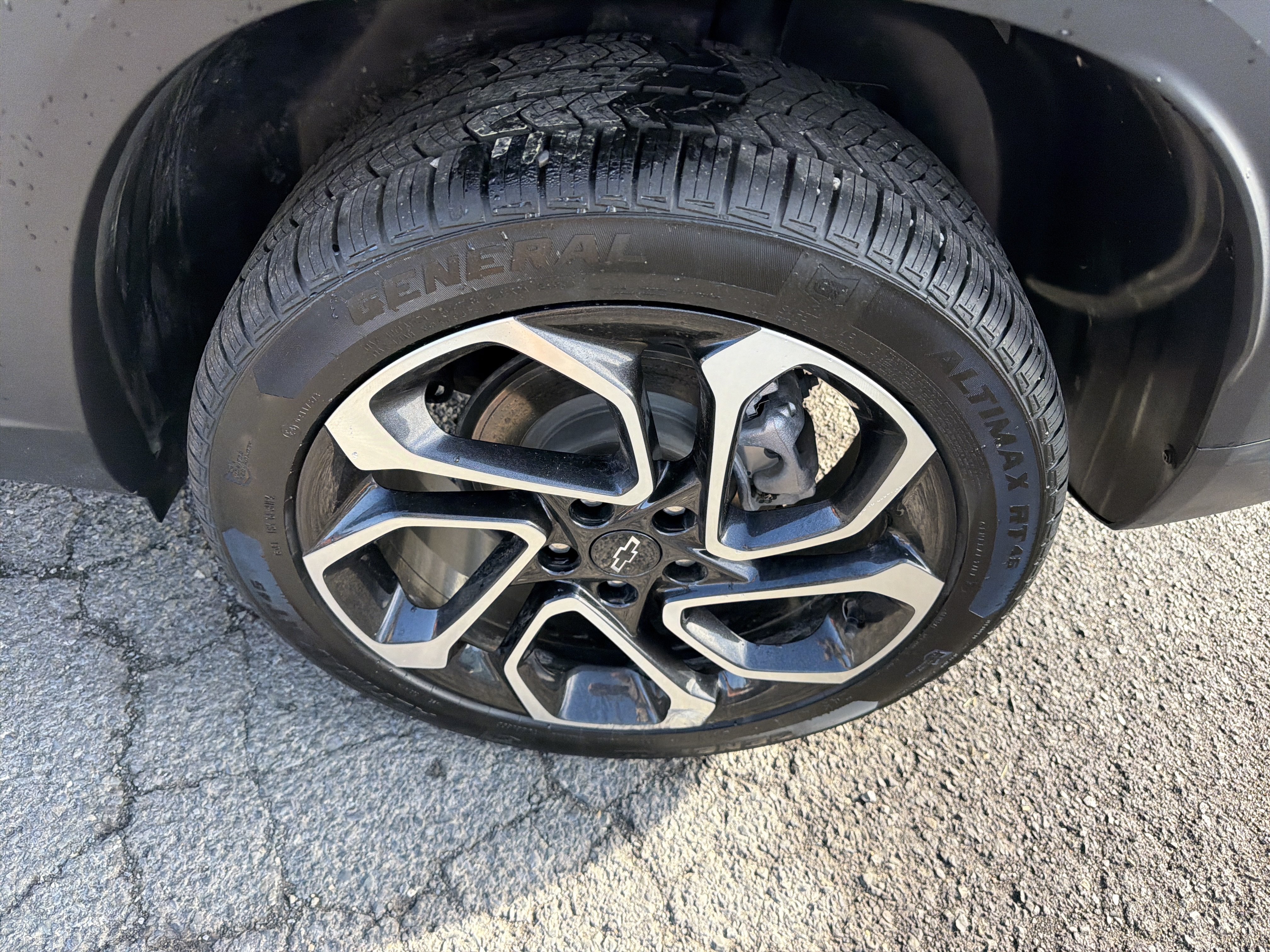 Used 2025 Chevrolet Trax RS w/ Sunroof Package FWD image 12
