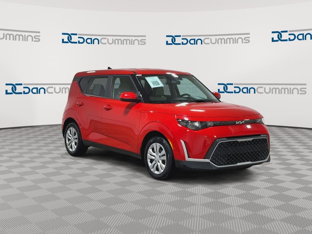 Used 2023 Kia Soul LX FWD image 2