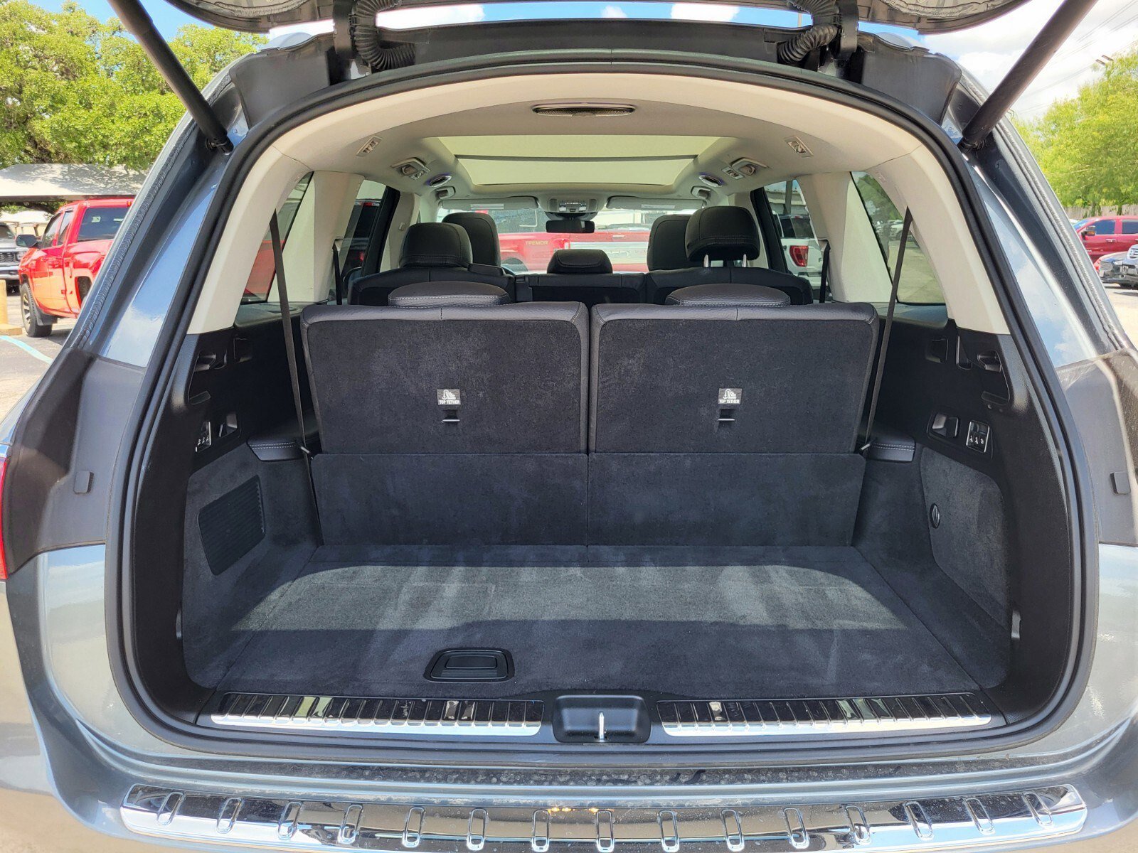 Used 2024 Mercedes-Benz GLS 580 4MATIC image 32