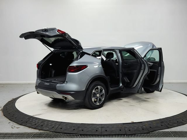 Used 2025 Chevrolet Blazer LT FWD image 16