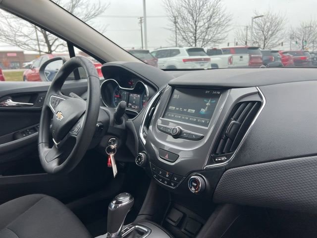 Used 2018 Chevrolet Cruze LT image 31
