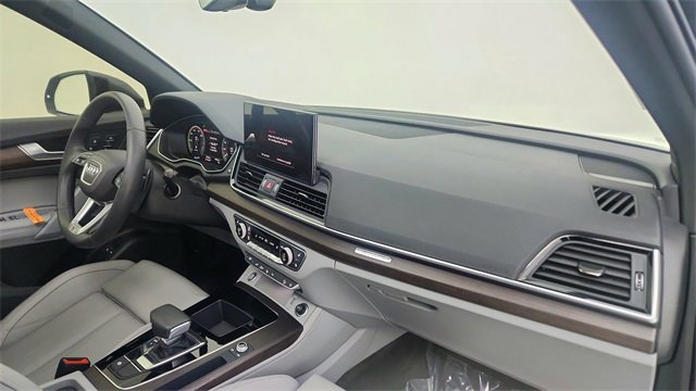Used 2024 Audi Q5 e Prestige w/ Prestige Package image 23