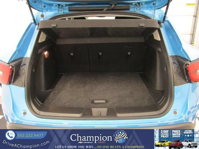 Used 2025 Chevrolet Trax LT FWD image 11