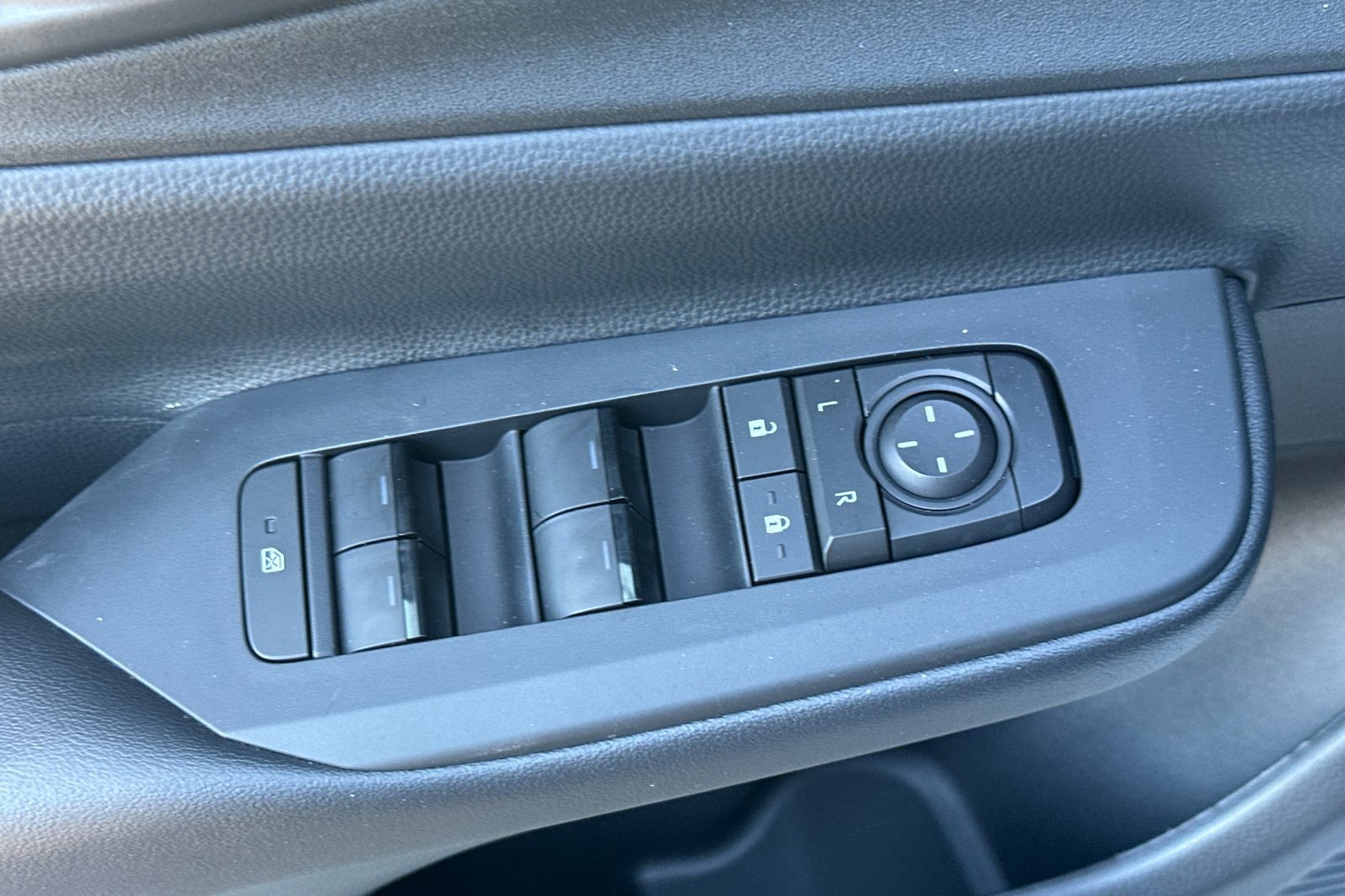 Used 2026 Toyota Prius Plug-In Hybrid image 19