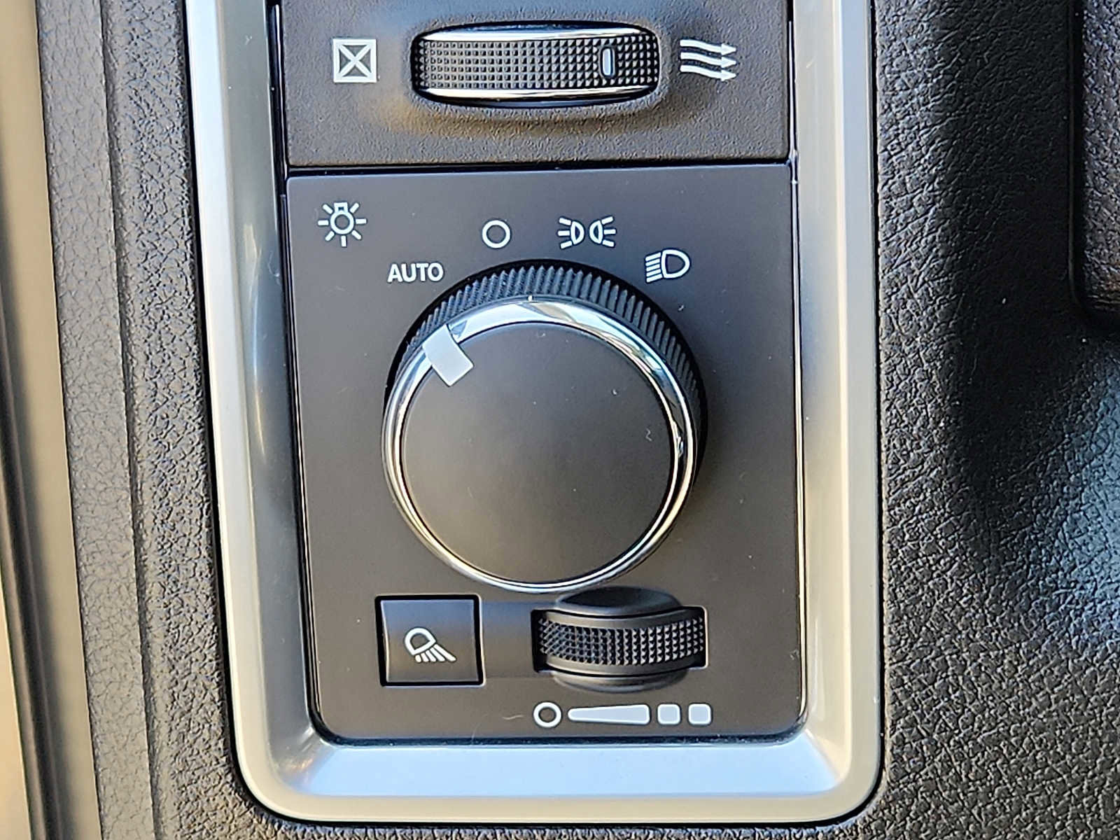 Certified 2022 RAM 1500 Classic SLT w/ Electronics Group AWD/4WD image 25