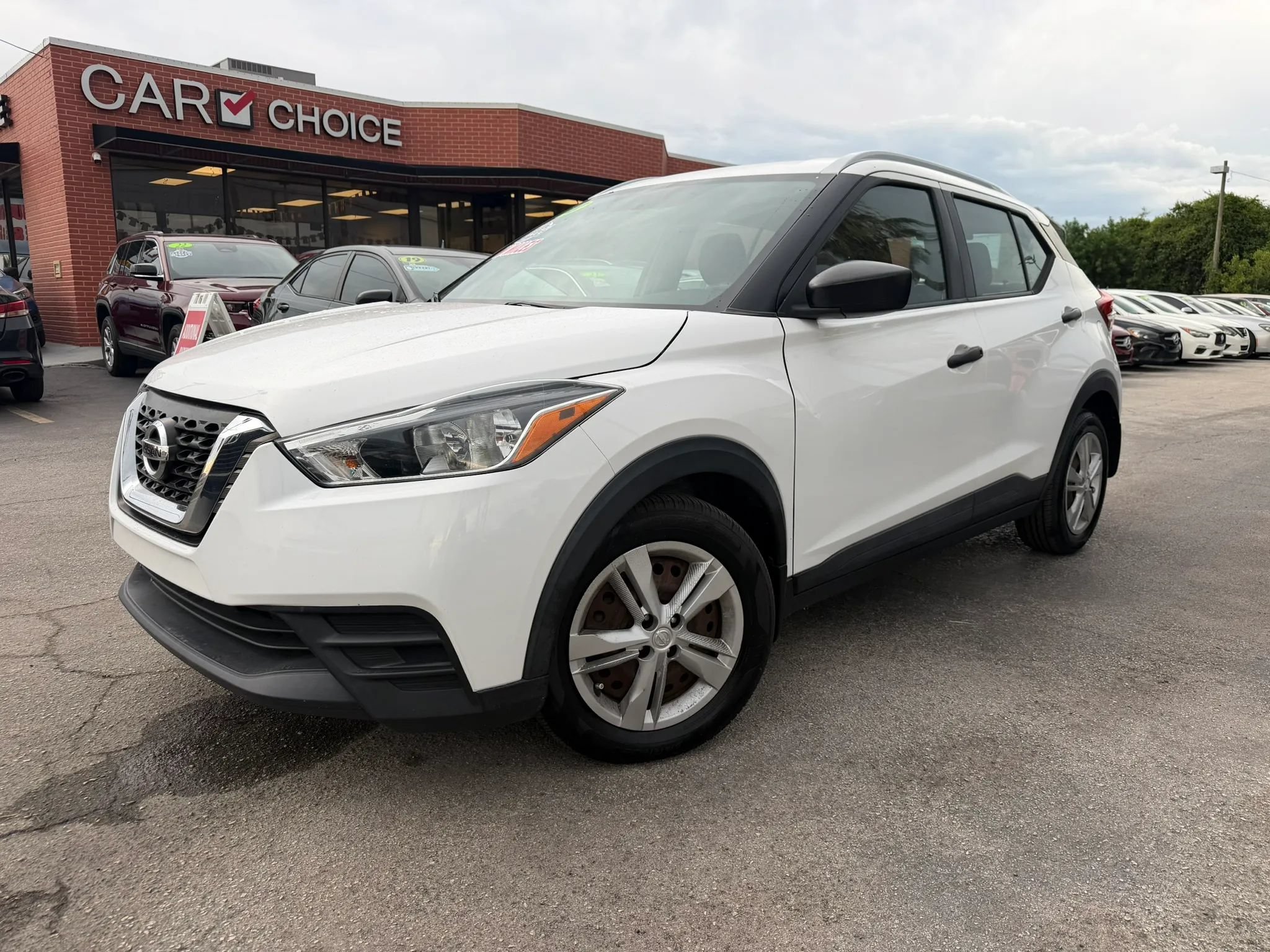Used 2018 Nissan Kicks S FWD image 1