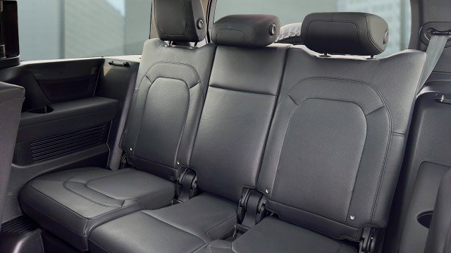 Used 2023 Land Rover Defender 130 X-Dynamic SE image 20