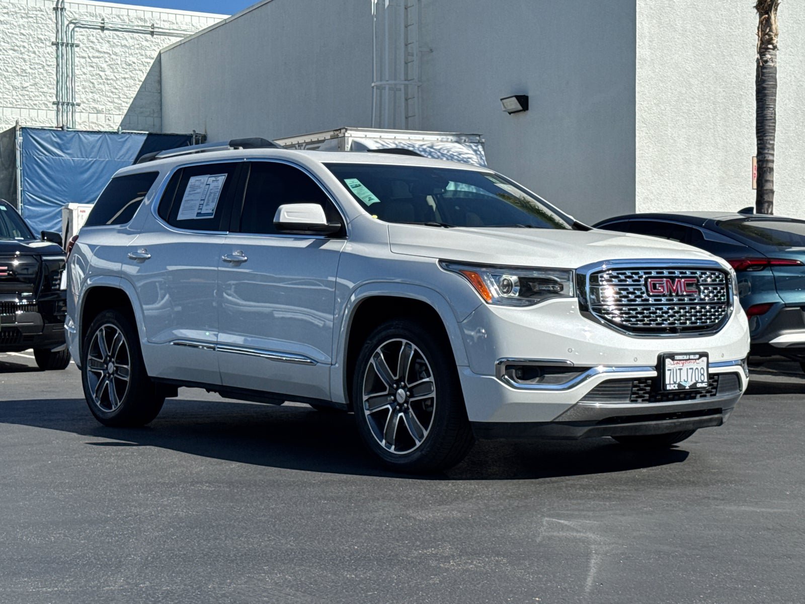 Certified 2017 GMC Acadia Denali w/ Technology Package FWD image 4