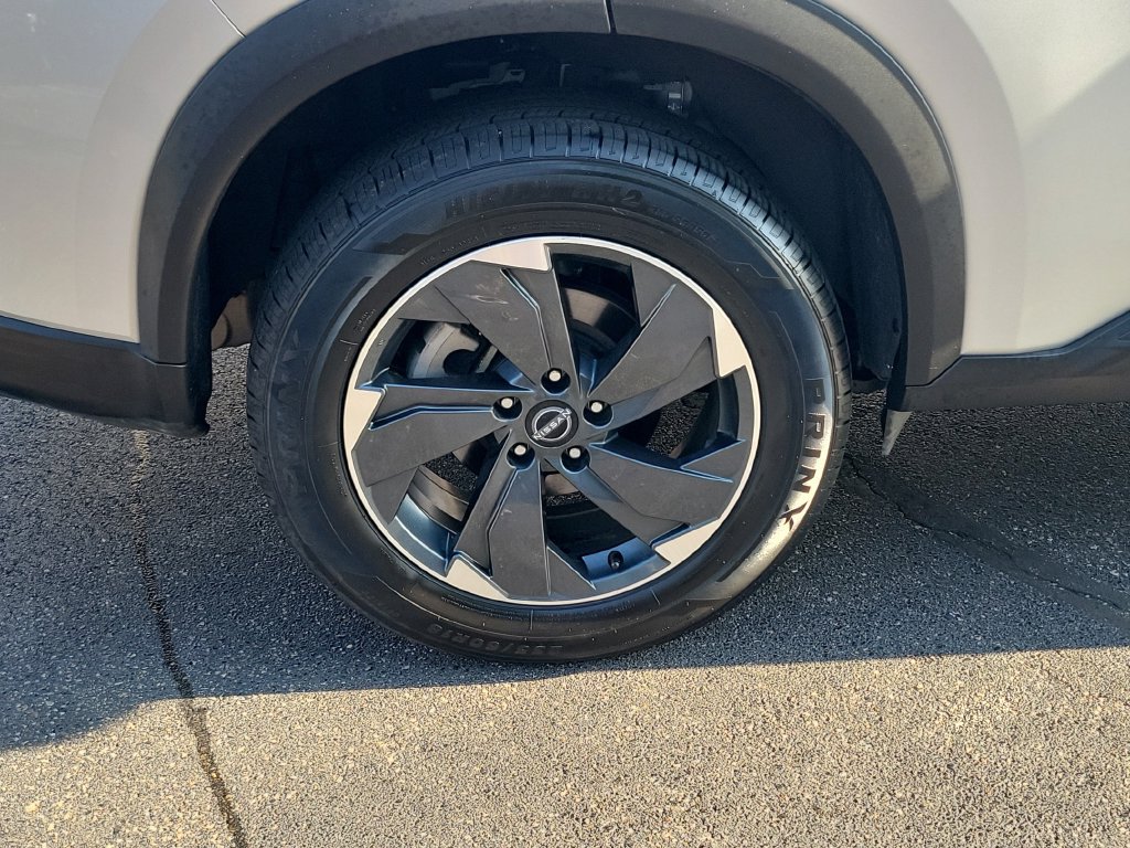 Used 2024 Nissan Rogue SV AWD/4WD image 7