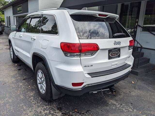Used 2019 Jeep Grand Cherokee Laredo w/ Security & Convenience Group AWD/4WD image 3