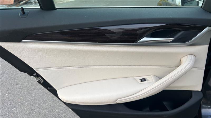 Used 2018 BMW 530e RWD image 44