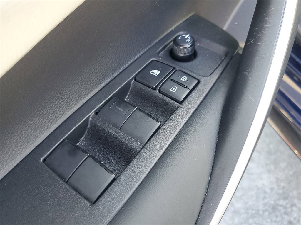 Used 2023 Toyota Corolla SE image 18
