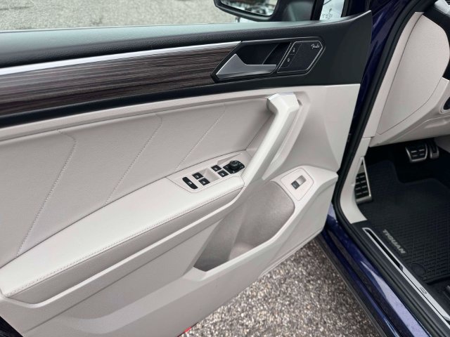 Certified 2023 Volkswagen Tiguan SEL R-Line AWD/4WD image 16