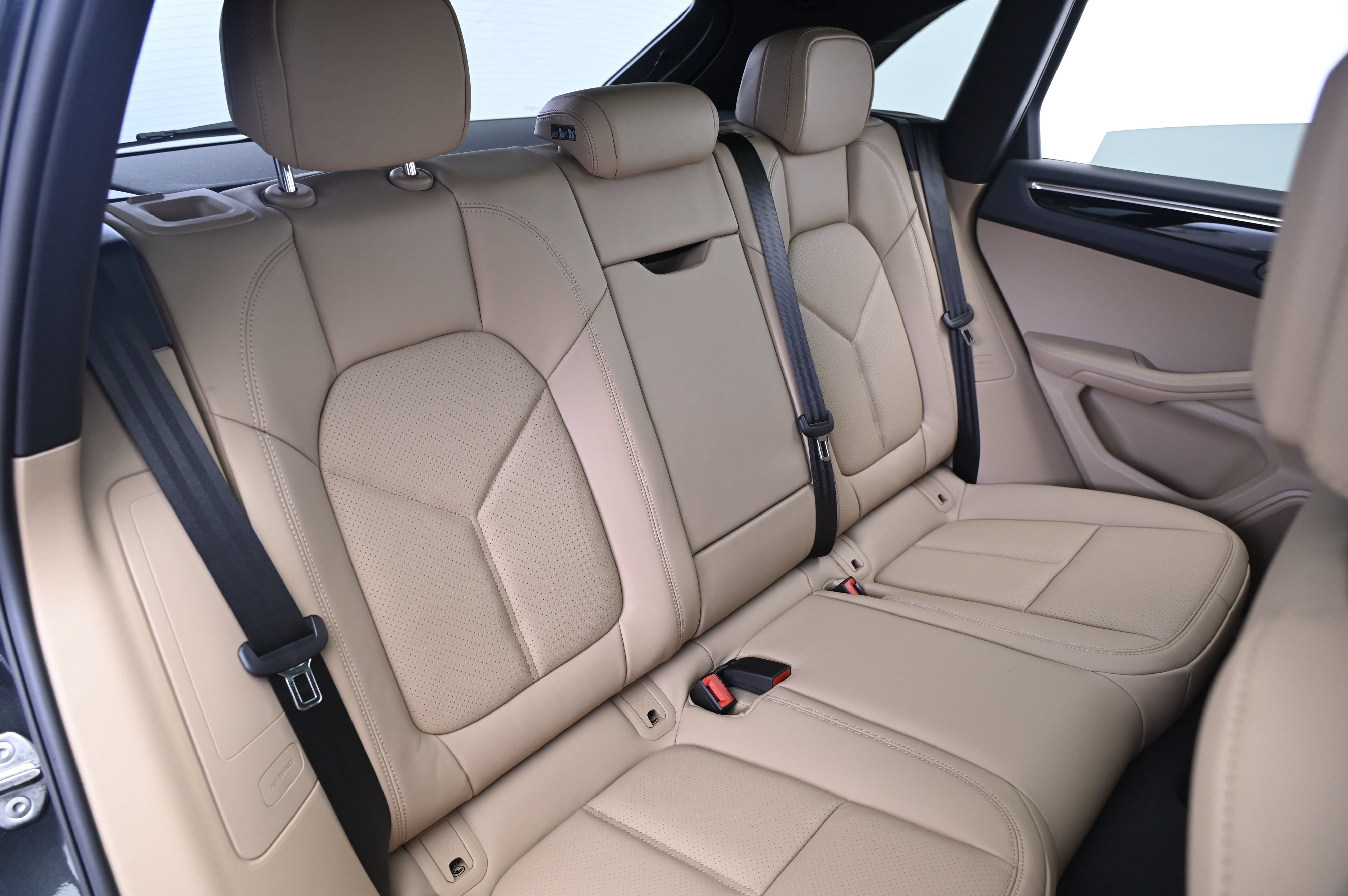 Certified 2026 Porsche Macan AWD/4WD image 19