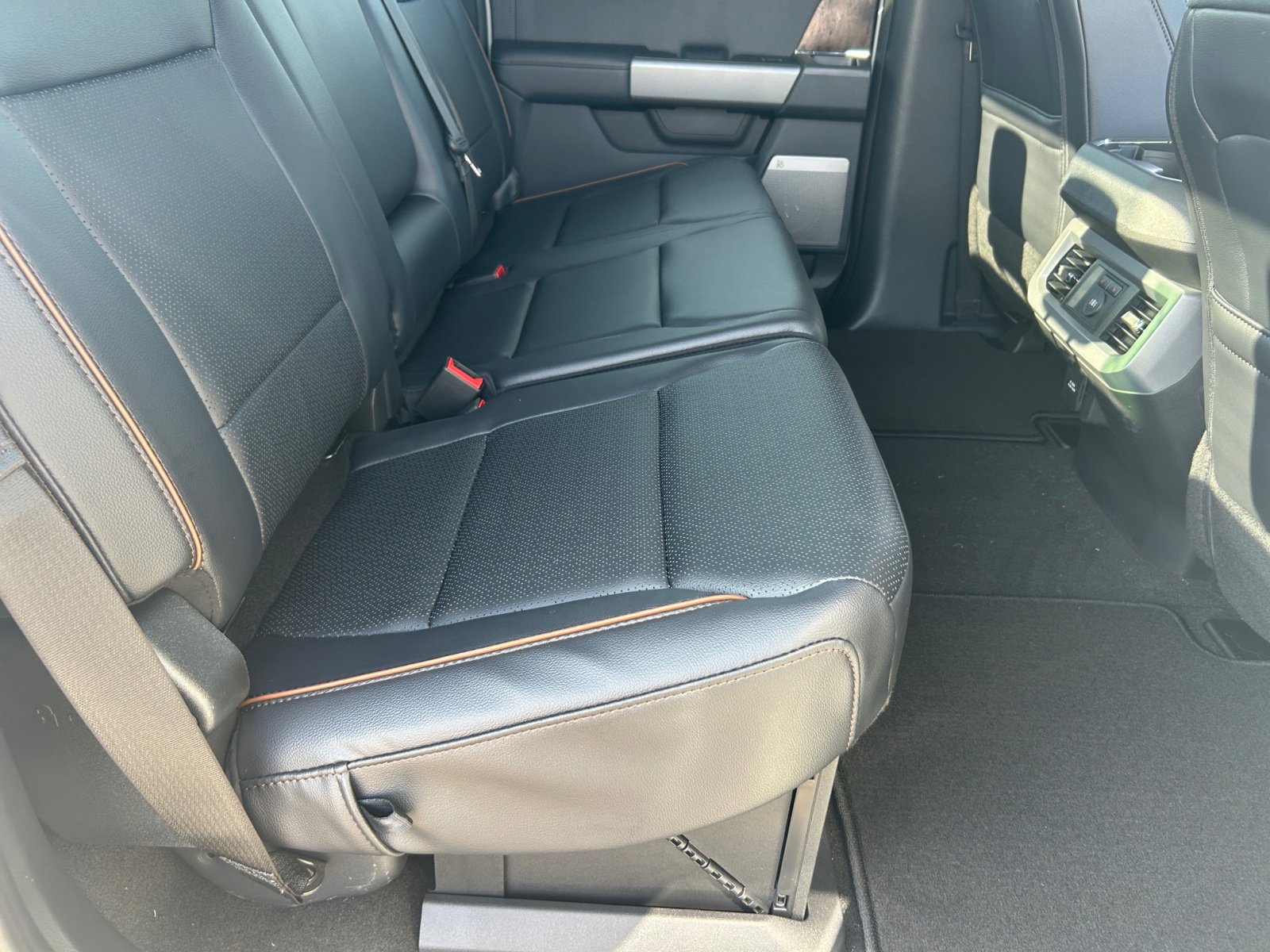 New 2025 Ford F250 Lariat w/ Lariat Ultimate Package image 17