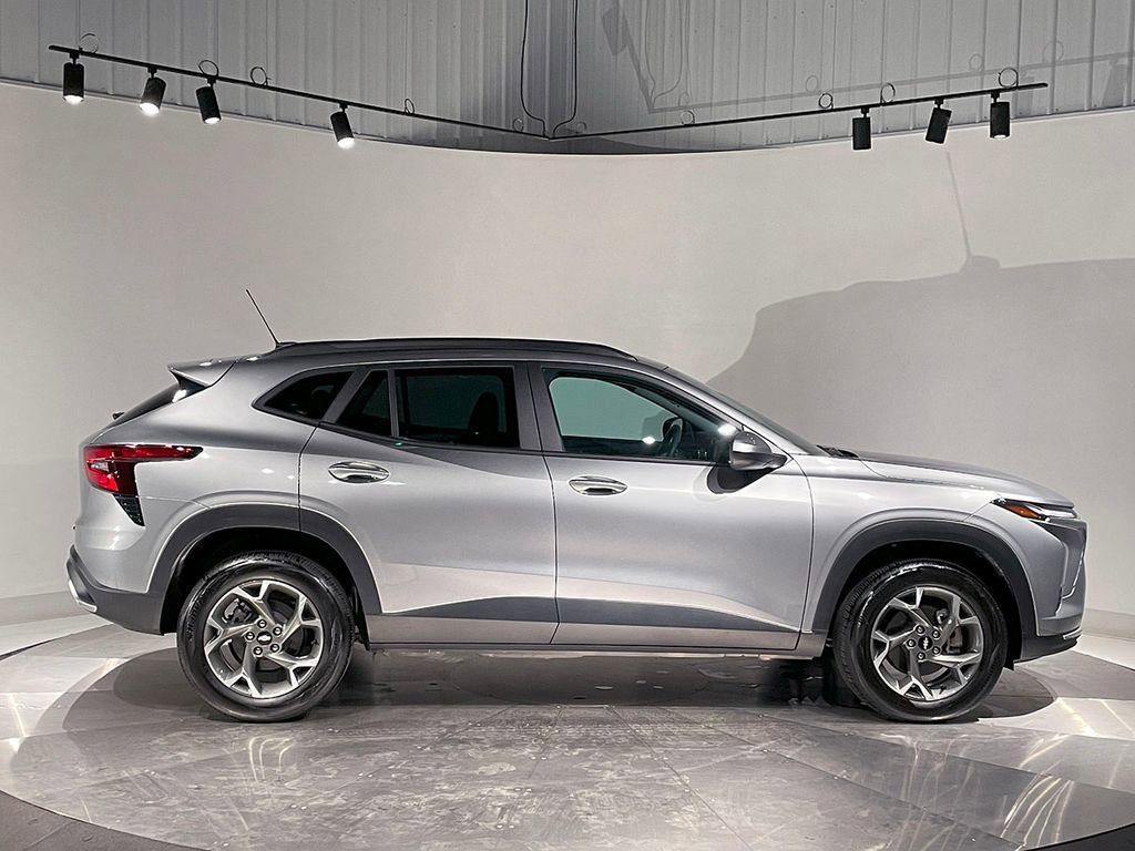 Used 2024 Chevrolet Trax LT image 10