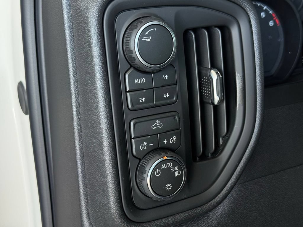 New 2026 Chevrolet Silverado 1500 Custom Trail Boss w/ Dark Appearance Package AWD/4WD image 15