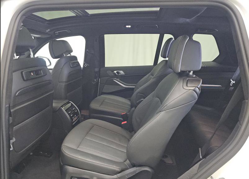 Used 2022 BMW X7 M50i w/ Dynamic Handling Package AWD/4WD image 7