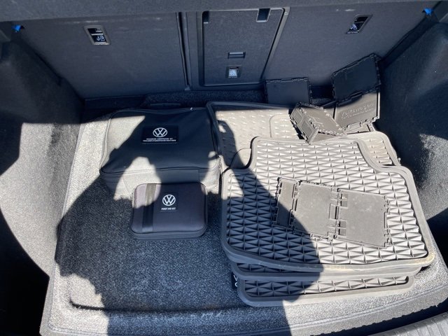 Used 2022 Volkswagen Taos SEL image 33