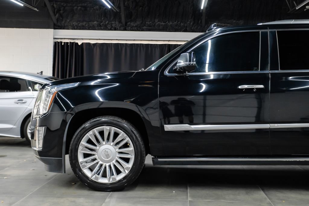 Used 2016 Cadillac Escalade Platinum RWD image 17