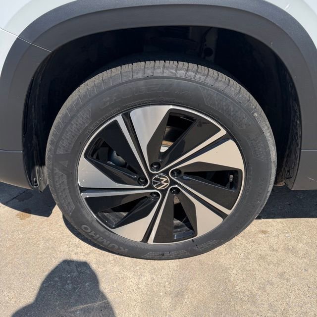 Used 2025 Volkswagen Taos SE AWD/4WD image 9