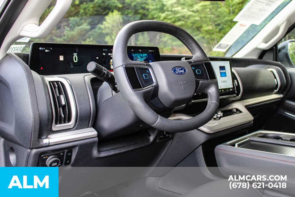 Used 2025 Ford Expedition Active AWD/4WD image 23