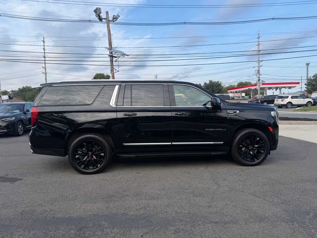 Used 2022 GMC Yukon XL Denali AWD/4WD image 8