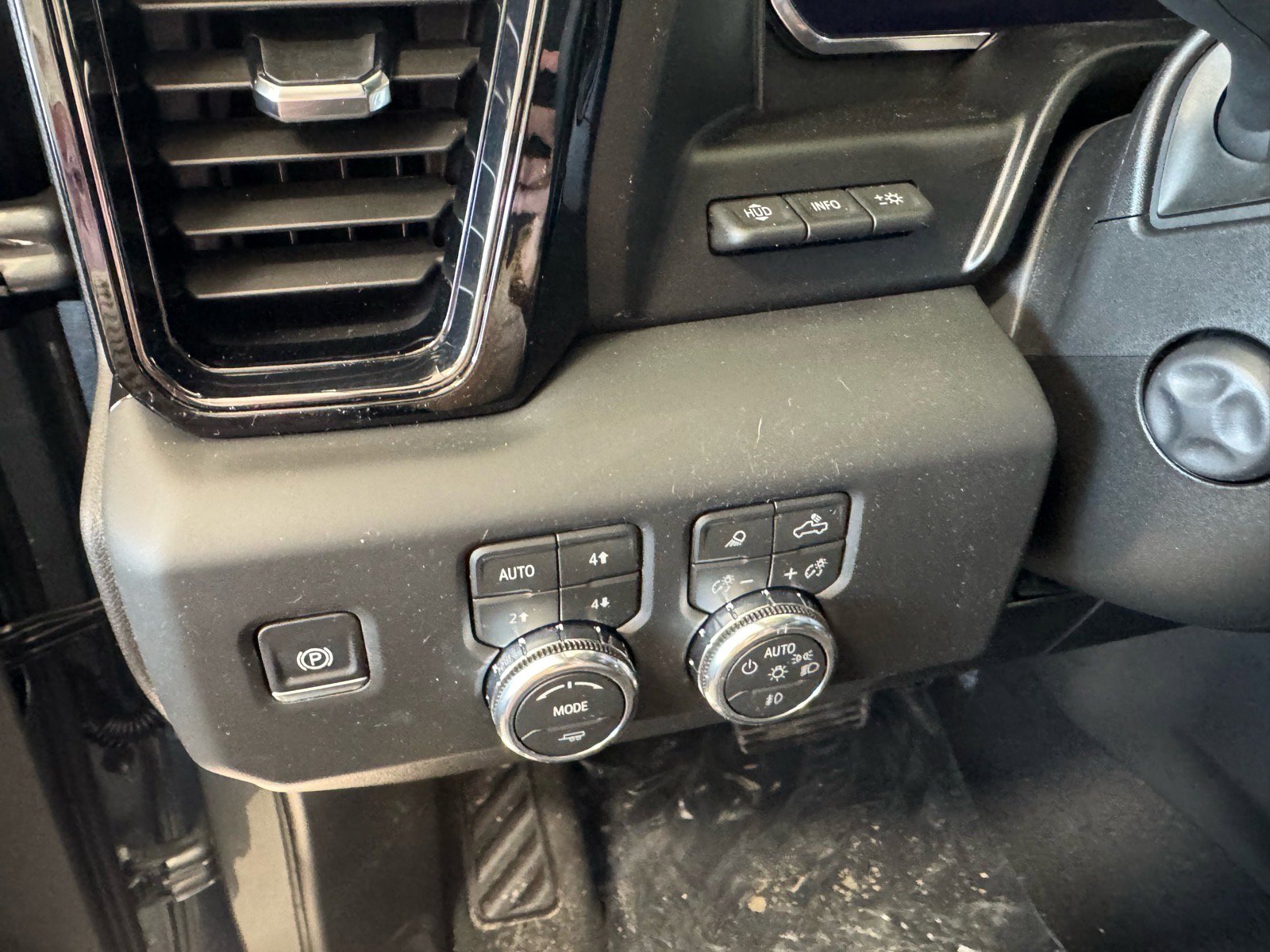 New 2026 GMC Sierra 1500 AT4 w/ AT4 Premium Package AWD/4WD image 17