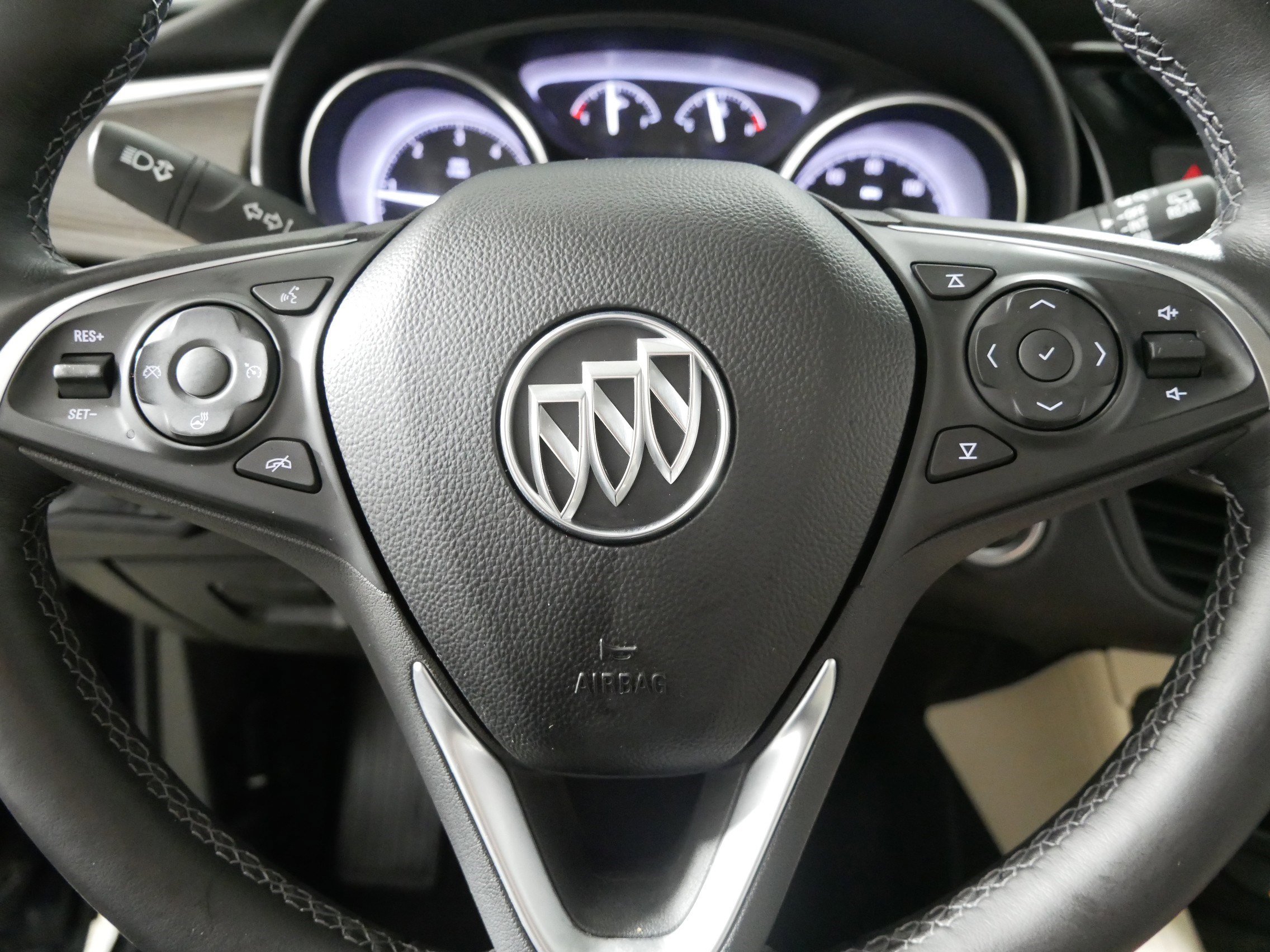 Used 2020 Buick Envision Essence image 25