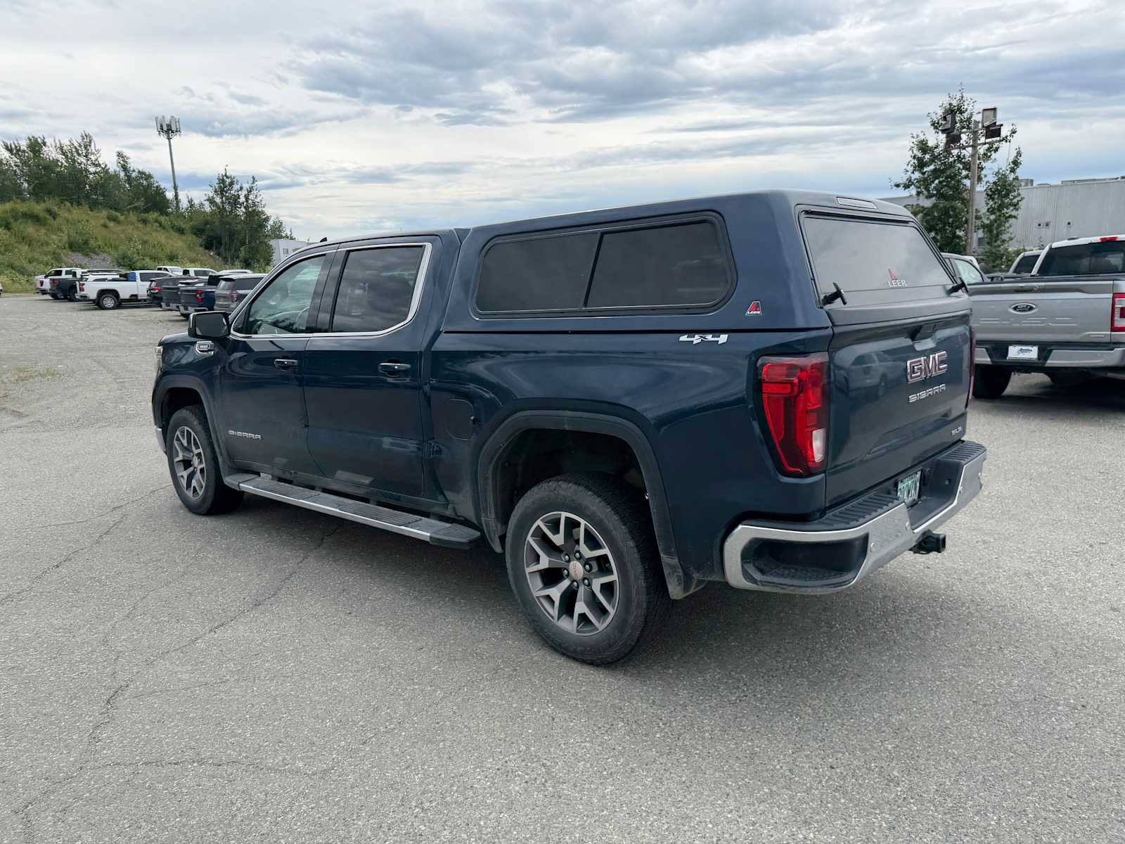 Used 2020 GMC Sierra 1500 SLE w/ Driver Alert Package I AWD/4WD image 3