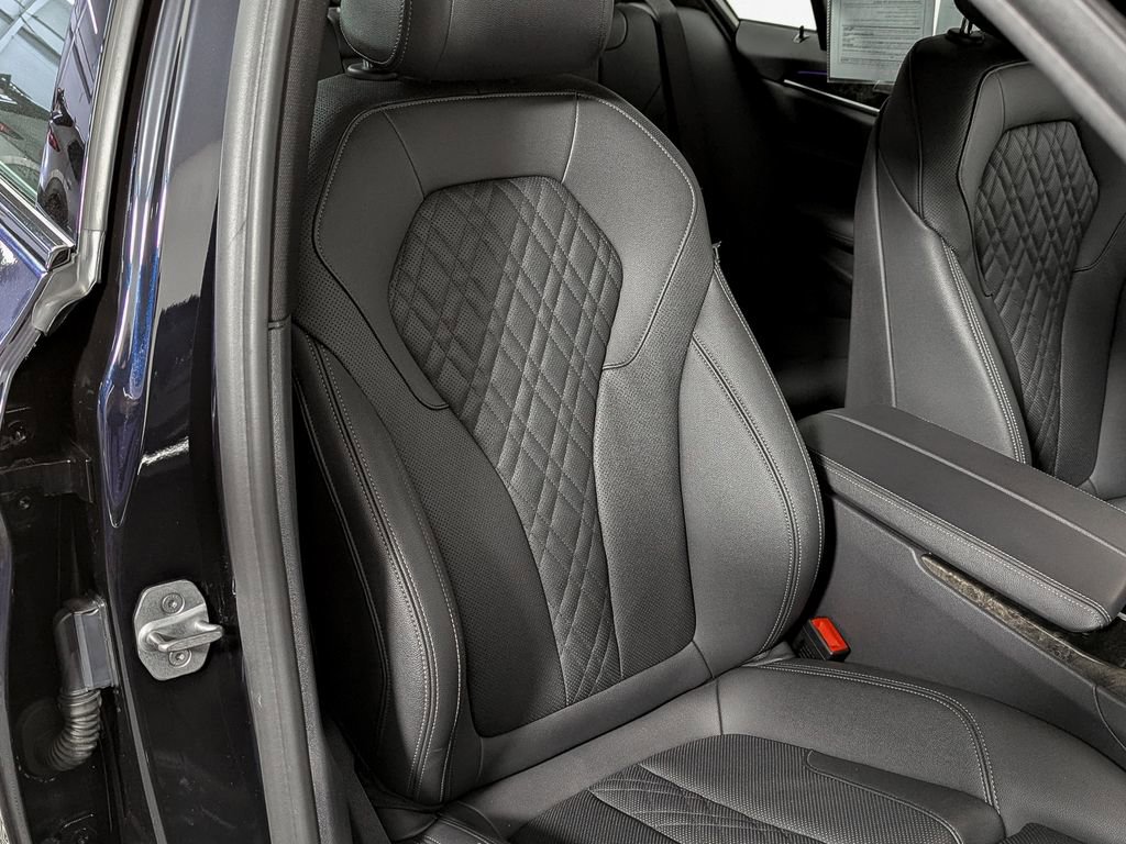 Used 2021 BMW 540i xDrive w/ M Sport Package image 31