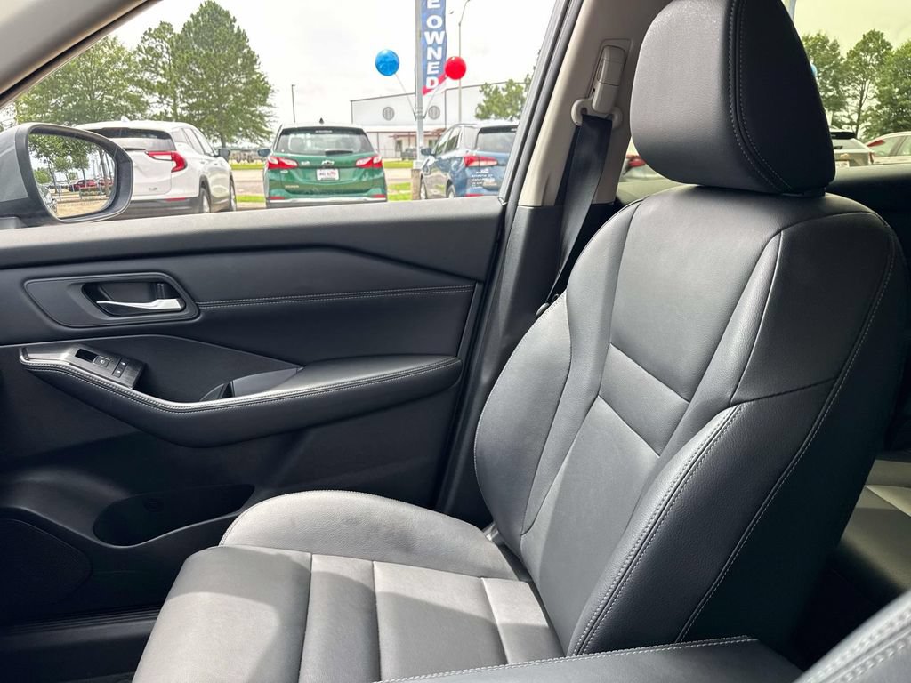 Used 2025 Nissan Rogue SL FWD image 21