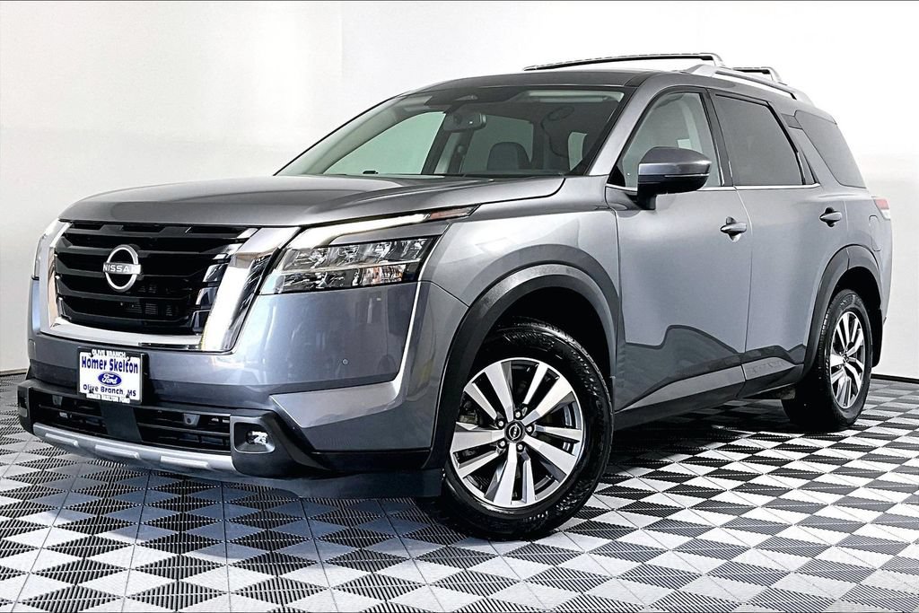 Used 2022 Nissan Pathfinder SL AWD/4WD image 2