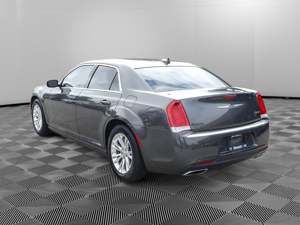 Used 2021 Chrysler 300 Touring L RWD image 5