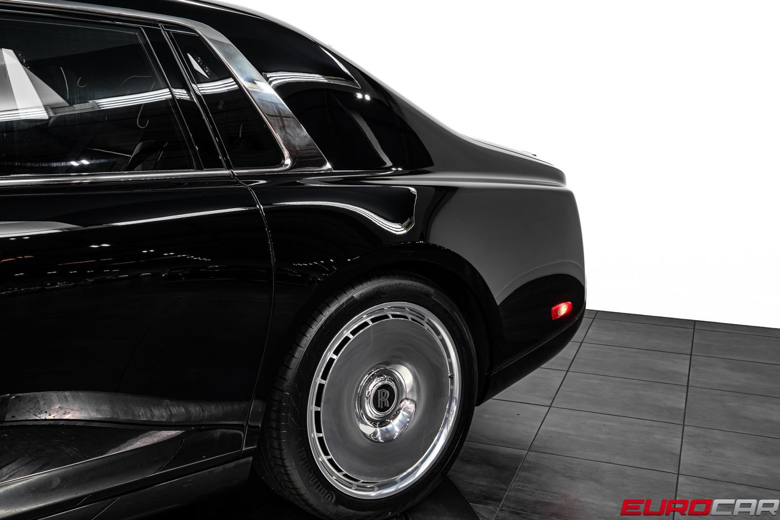 Used 2022 Rolls-Royce Phantom Sedan RWD image 16