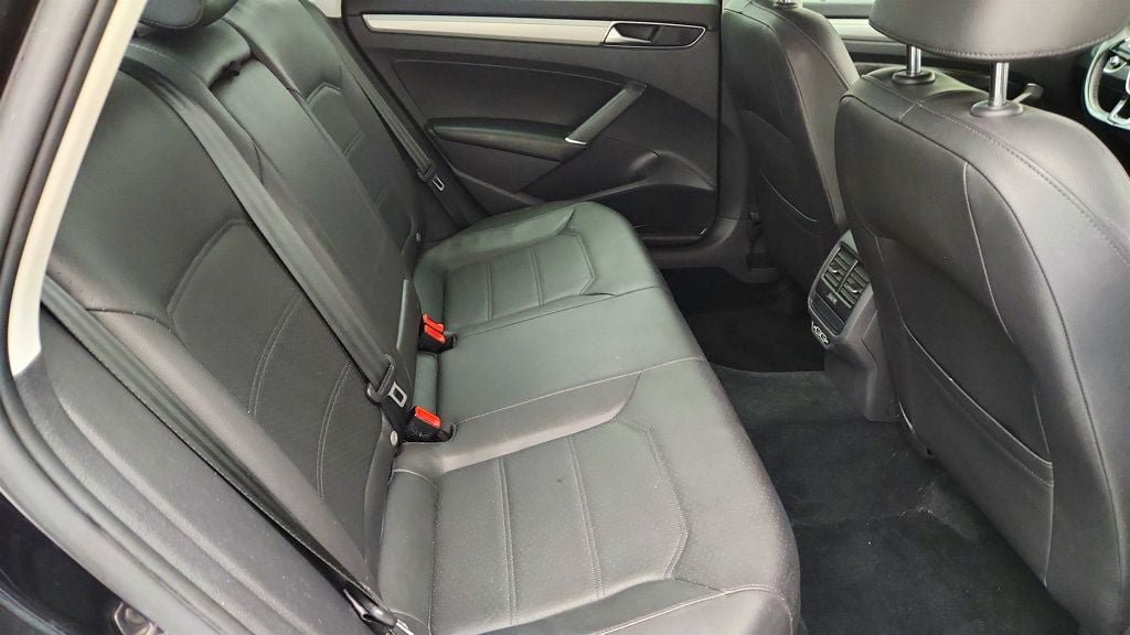 Used 2019 Volkswagen Passat 2.0T Wolfsburg w/ Wheels & Sunroof Package FWD image 21